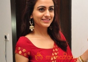 Aksha Pardasany Hot Gallery photo 7