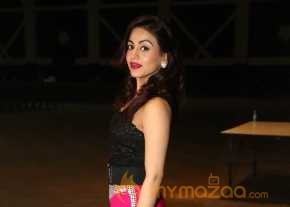 Aksha Pardasany New Pics photo 7