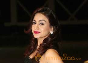 Aksha Pardasany New Pics photo 3