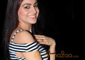 Aksha Pardasany New Pics photo 8