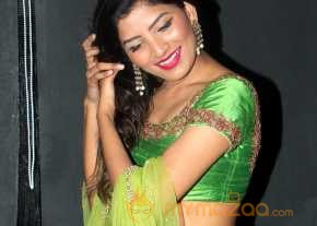 Aliya Khan Green Dress Pics photo 9