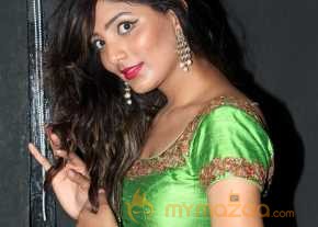 Aliya Khan Green Dress Pics photo 2