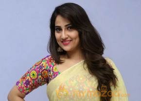 Anchor Manjusha Latest Photos in Saree photo 7
