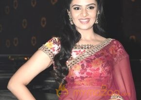 Anchor Srimukhi Latest Glam Photos photo 12