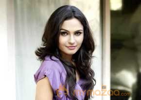  Andrea Jeremiah  photo 2