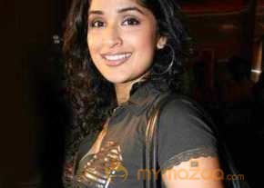 Anjala Zaveri photo 4