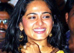 Anushka Stills photo 4