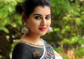 Archana Beautiful Black And White Saree Pics photo 8