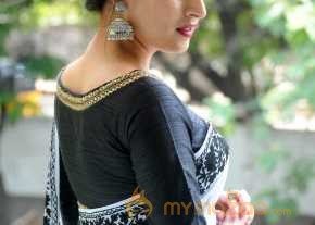 Archana Beautiful Black And White Saree Pics photo 6