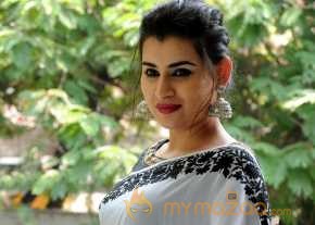 Archana Beautiful Black And White Saree Pics photo 5