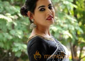 Archana Beautiful Black And White Saree Pics photo 2