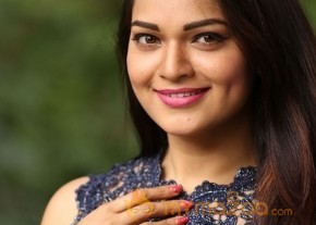 Ashwini Hot Skinny Show Pics photo 18
