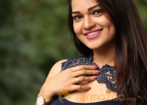 Ashwini Hot Skinny Show Pics photo 2