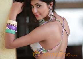  Avantika Mishra Portfolio Pics  photo 2