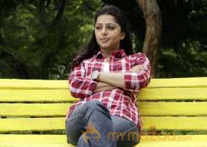 Bhumika Chawla photo 7