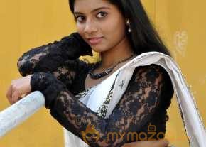 Bindu White Saree Pics photo 4