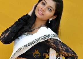 Bindu White Saree Pics photo 2