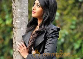 Catherine Tresa In Tight Jeans photo 4