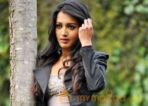 Catherine Tresa In Tight Jeans photo 2