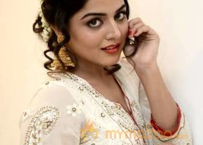 Cute Wamiqa Gabbi Latest Photos photo 5