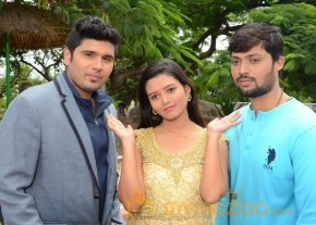 Dhamayanthi Movie Launch Stills photo 4