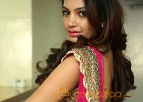 Diksha Panth Photo Shoot At Joyalukkas photo 2