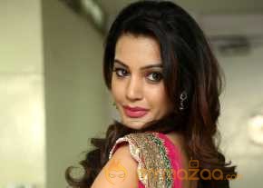 Diksha Panth Photo Shoot At Joyalukkas photo 5