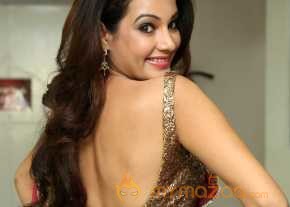 Diksha Panth Photo Shoot At Joyalukkas photo 8