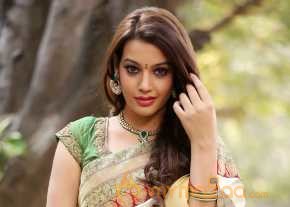  Diksha Panth Saree Stills  photo 7