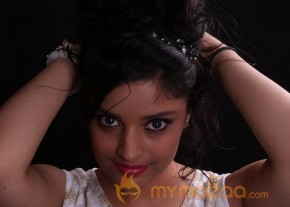 Divya New Pics photo 41