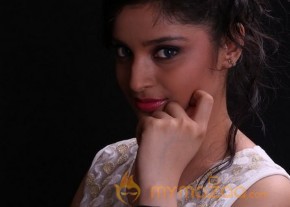 Divya New Pics photo 12