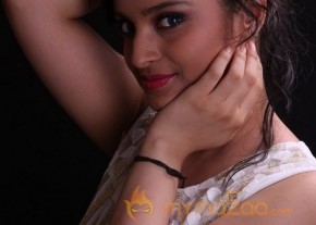 Divya New Pics photo 18