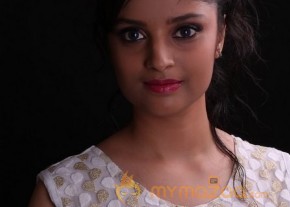 Divya New Pics photo 23