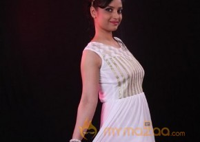 Divya New Pics photo 27