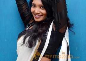  Eesha Black And  White Saree Pics  photo 9