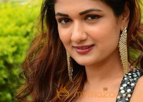 Esha Agarwal New Photoshoot Stills Gallery photo 8