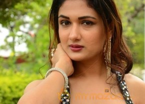 Esha Agarwal New Photoshoot Stills Gallery photo 9