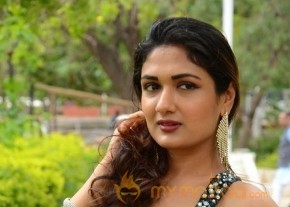 Esha Agarwal New Photoshoot Stills Gallery photo 10