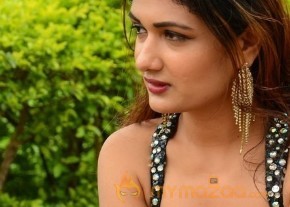 Esha Agarwal New Photoshoot Stills Gallery photo 17