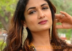 Esha Agarwal New Photoshoot Stills Gallery photo 25