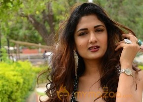 Esha Agarwal New Photoshoot Stills Gallery photo 26