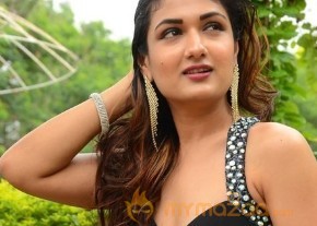 Esha Agarwal New Photoshoot Stills Gallery photo 3