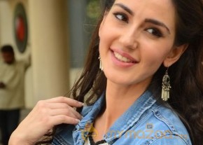 Farah Karimi New Stills photo 10