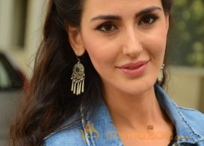 Farah Karimi New Stills photo 13