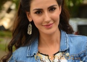 Farah Karimi New Stills photo 17