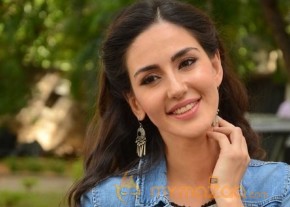 Farah Karimi New Stills photo 20