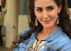 Farah Karimi New Stills photo 25