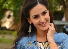Farah Karimi New Stills photo 28