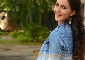 Farah Karimi New Stills photo 5