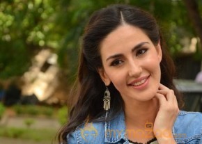 Farah Karimi New Stills photo 6